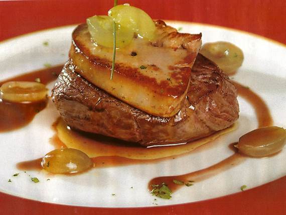 http://elrincondepedro.es/wp-content/uploads/2011/11/Solomillo-al-foie.jpg
